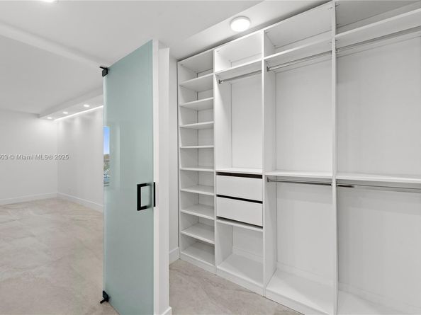 100 Bayview Dr 604, Sunny Isles Beach FL 33160