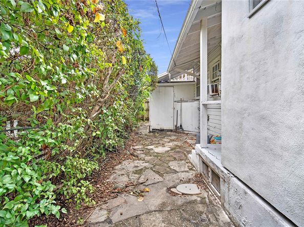 1031 SW 29th Ave, Miami FL 33135