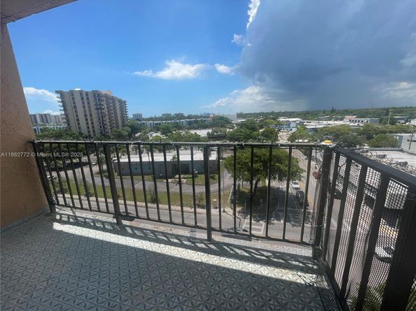 1465 NE 123rd St 814, North Miami FL 33161