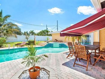 5320 NE 16th Ter