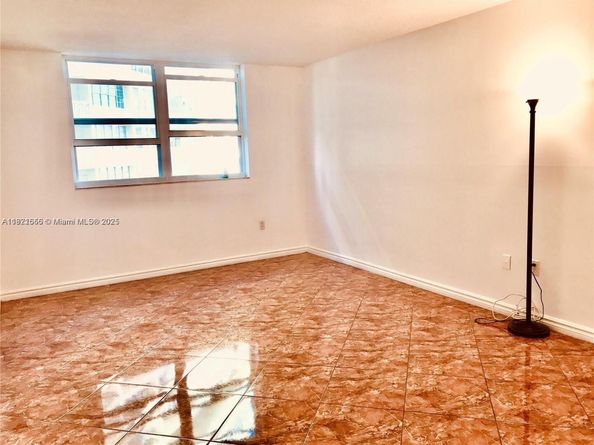 1833 S Ocean Dr 305, Hallandale Beach FL 33009