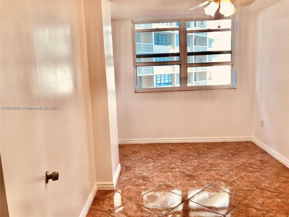 1833 S Ocean Dr 305, Hallandale Beach FL 33009