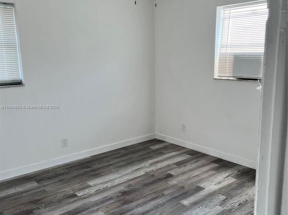 1051 NW 27th Ave, Fort Lauderdale FL 33311