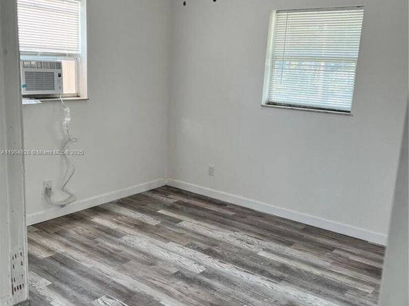 1051 NW 27th Ave, Fort Lauderdale FL 33311