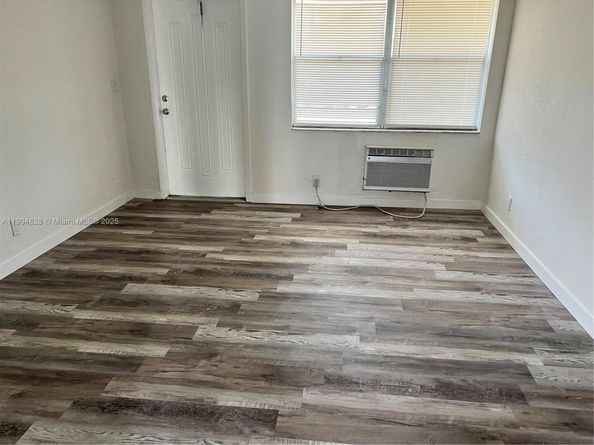 1051 NW 27th Ave, Fort Lauderdale FL 33311