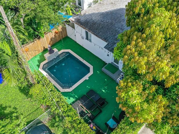 7 NE 50th St, Miami FL 33137