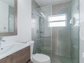 7 NE 50th St, Miami FL 33137