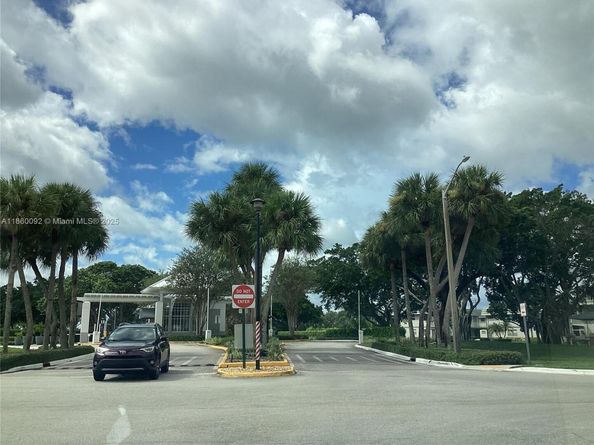 197 Flanders E 197, Delray Beach FL 33484