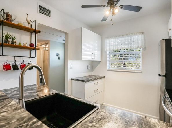 4706 NW 36th St 507, Lauderdale Lakes FL 33319