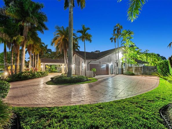 10304 SW 87th Ct, Miami FL 33176