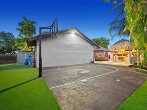 10304 SW 87th Ct, Miami FL 33176
