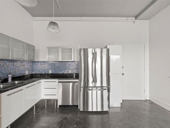 10 SW South River Dr 1006, Miami FL 33130