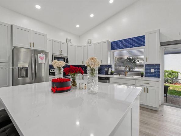 10681 Lago Welleby Dr, Sunrise FL 33351