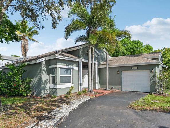 10681 Lago Welleby Dr, Sunrise FL 33351
