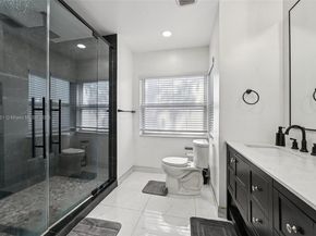 10681 Lago Welleby Dr, Sunrise FL 33351