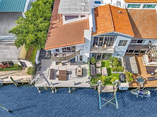 1044 NW N River, Miami FL 33136