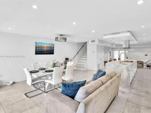 1044 NW N River, Miami FL 33136