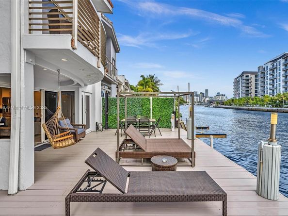 1044 NW N River, Miami FL 33136