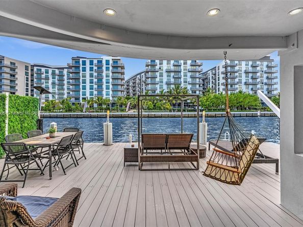 1044 NW N River, Miami FL 33136