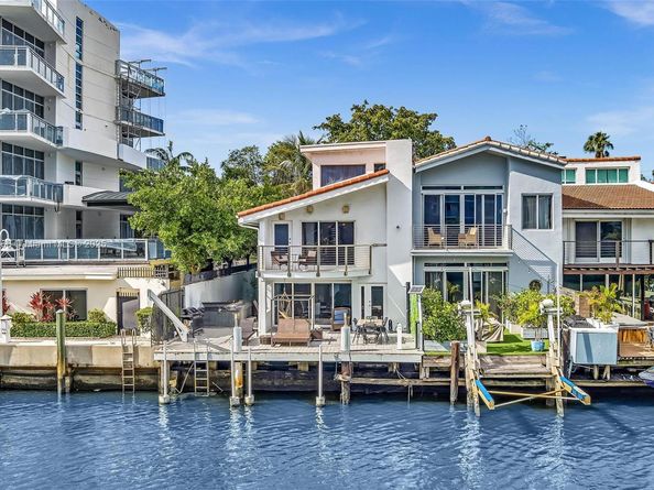 1044 NW N River, Miami FL 33136
