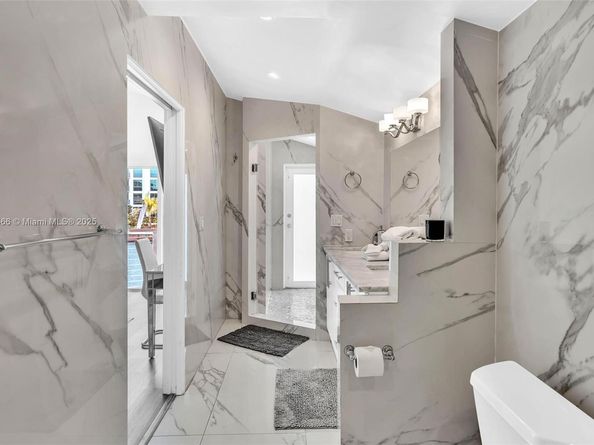 1044 NW N River, Miami FL 33136