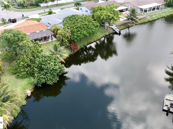 10450 SW 19th St, Miami FL 33165