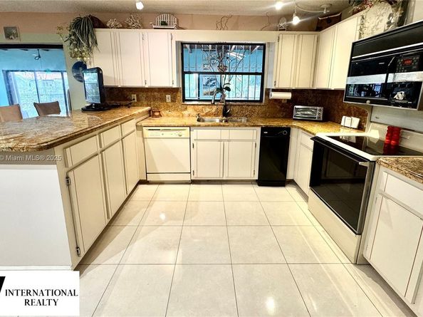 10450 SW 19th St, Miami FL 33165