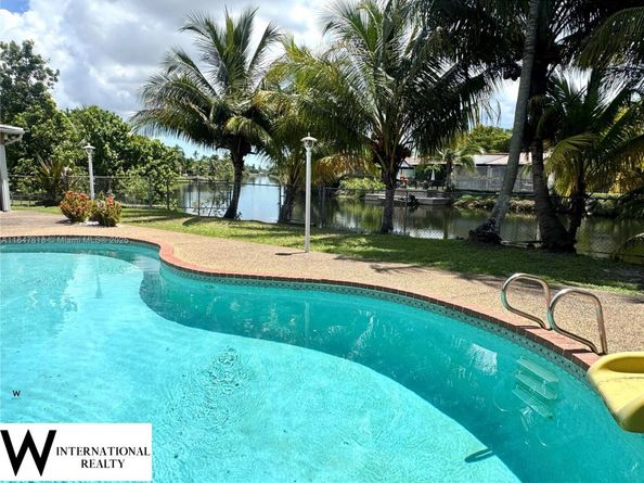 10450 SW 19th St, Miami FL 33165