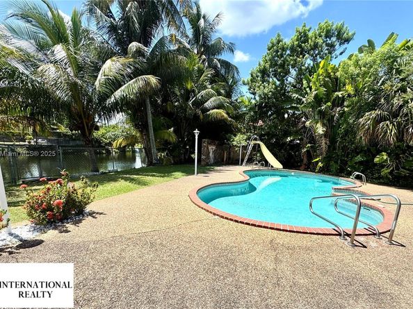 10450 SW 19th St, Miami FL 33165