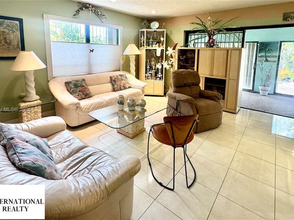 10450 SW 19th St, Miami FL 33165