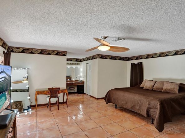 10682 NW 6th St, Coral Springs FL 33071