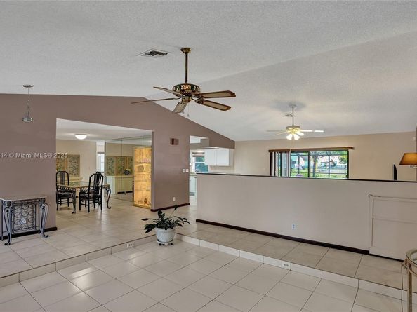 10682 NW 6th St, Coral Springs FL 33071