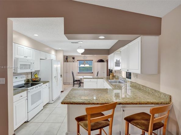 10682 NW 6th St, Coral Springs FL 33071