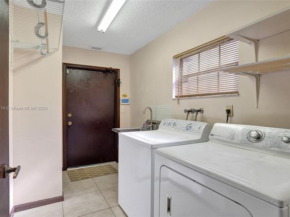 10682 NW 6th St, Coral Springs FL 33071