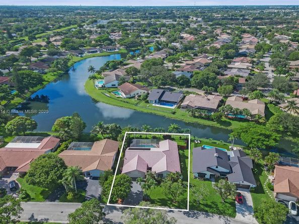 10682 NW 6th St, Coral Springs FL 33071