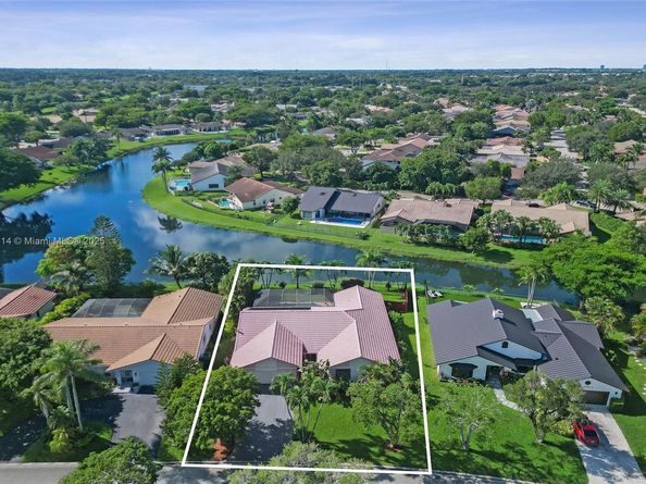 10682 NW 6th St, Coral Springs FL 33071