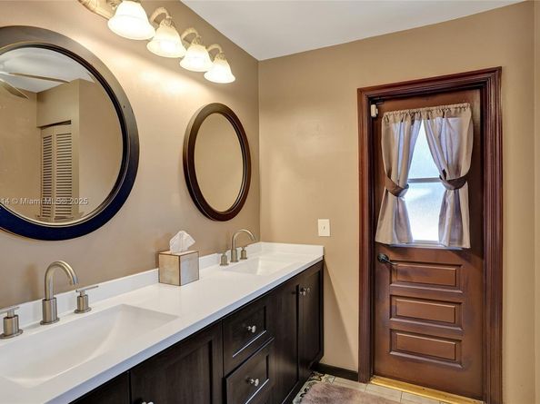 10682 NW 6th St, Coral Springs FL 33071