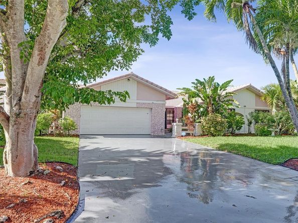10682 NW 6th St, Coral Springs FL 33071