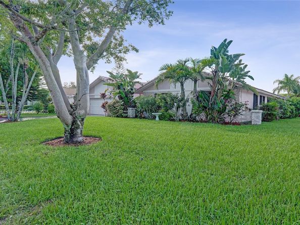10682 NW 6th St, Coral Springs FL 33071