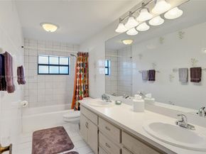10682 NW 6th St, Coral Springs FL 33071