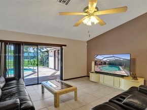 10682 NW 6th St, Coral Springs FL 33071