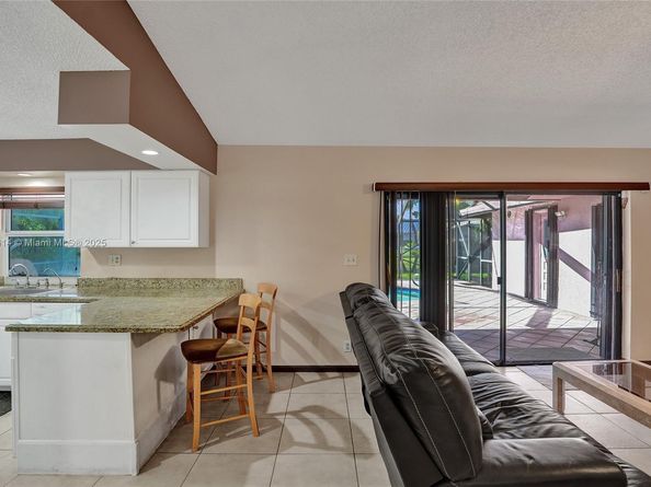 10682 NW 6th St, Coral Springs FL 33071