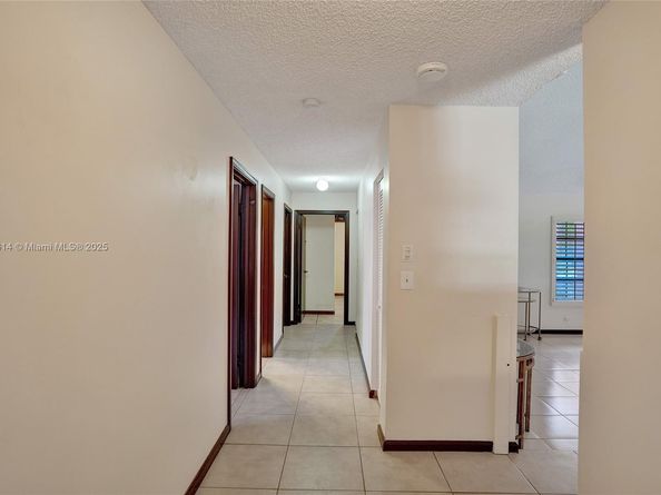 10682 NW 6th St, Coral Springs FL 33071