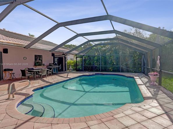 10682 NW 6th St, Coral Springs FL 33071