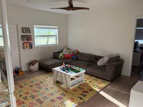 1990 NE 197th Ter, Miami FL 33179