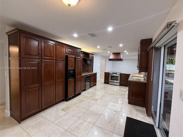 15051 SW 149th St, Miami FL 33196
