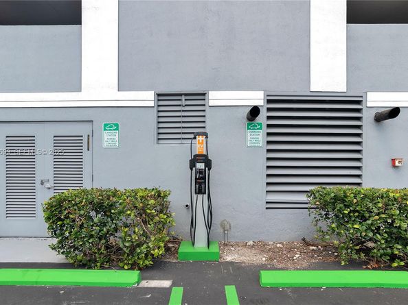 5077 NW 7th St 610, Miami FL 33126