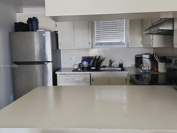 8290 Lake Dr 527, Doral FL 33166