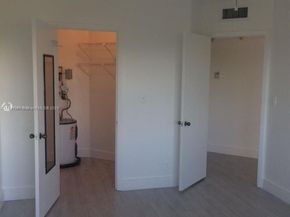 8290 Lake Dr 527, Doral FL 33166