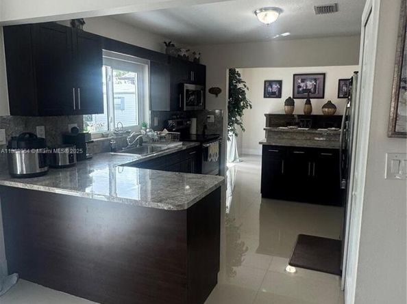 7621 SW 147th Ct, Miami FL 33193